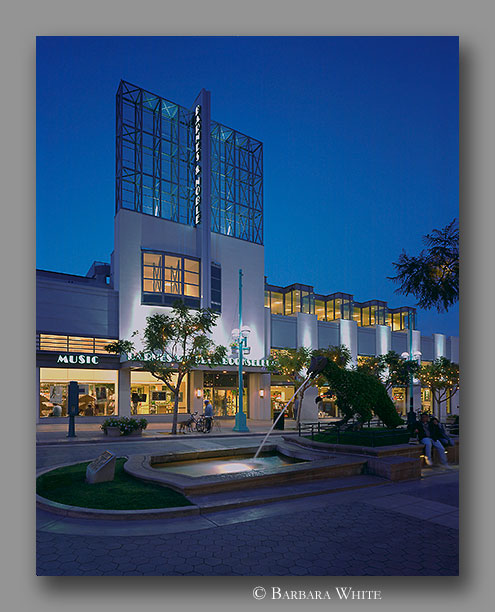 Barnes Noble exterior photograph